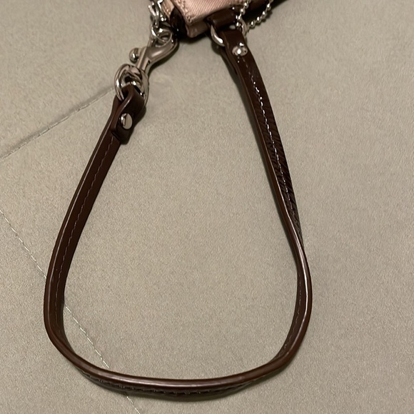 Coach wristlet Excellent used condition - Picture 3 of 6